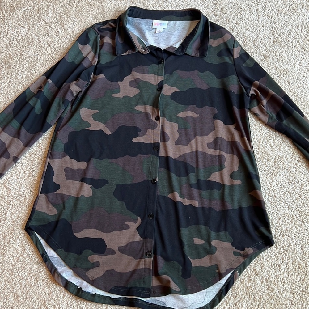 Lularoe Valentina button down long sleeve shirt top camouflage camo green black